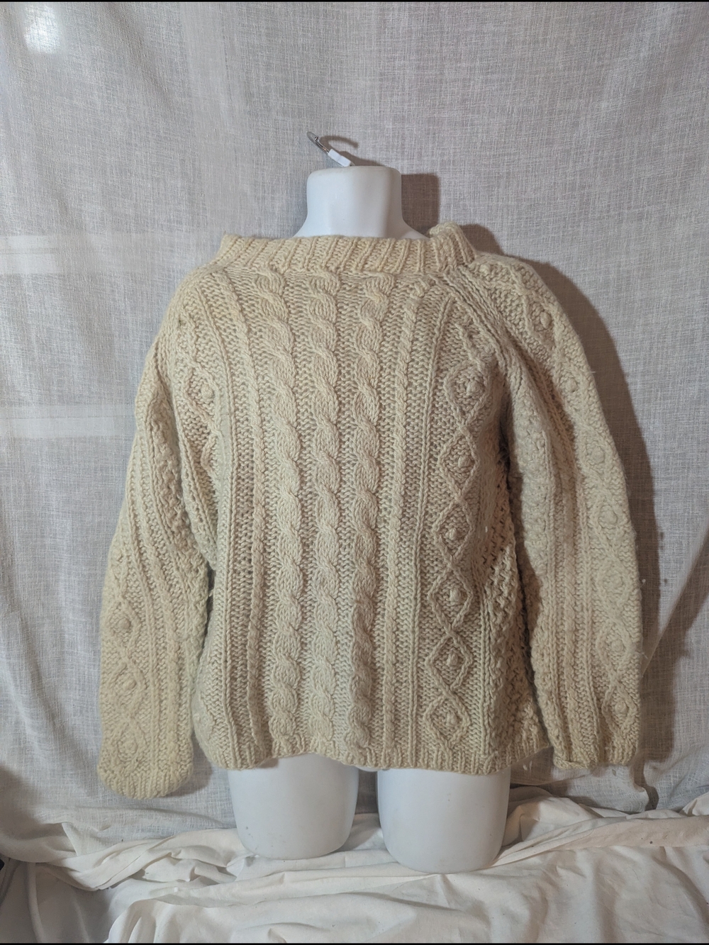 Peck And Peck Chunky Classic Cable Knit Crewneck Sweater in Cream